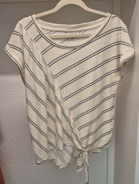 Studio B Cream and Navy Striped Short Sleeve Tie-Hem Top